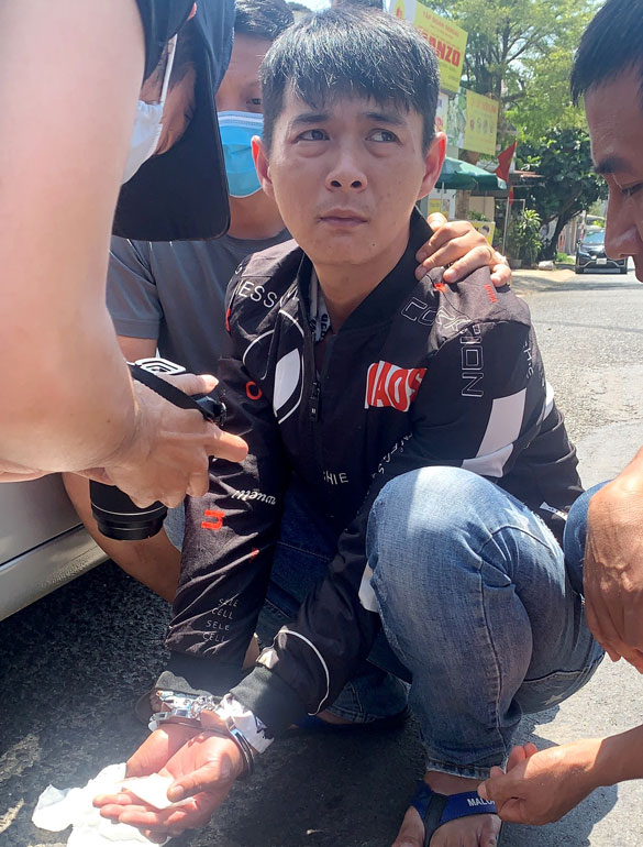 Nguyễn Khánh Ly bị công an bắt giữ quả tang cùng gói ma túy đã gần 20gram