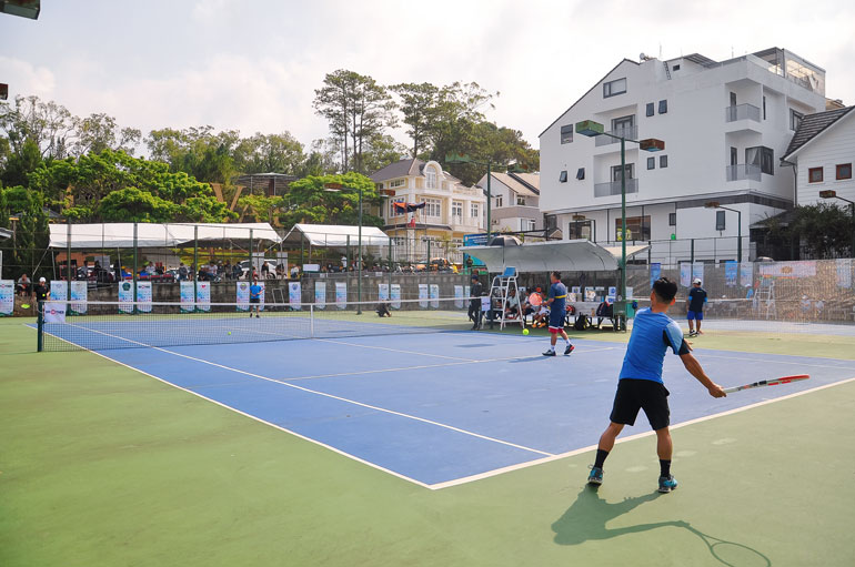 Gần 800 tay vợt tranh tài tại Giải vô địch Quần vợt Doanh nhân trẻ