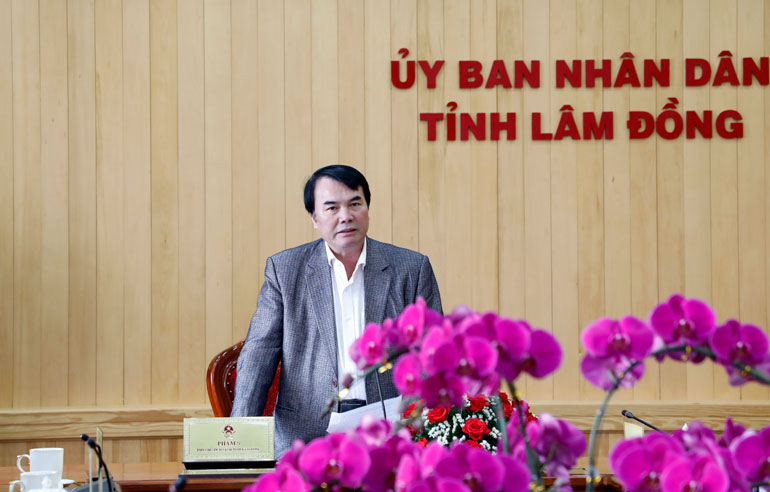 Ông Phạm S – Phó Chủ tịch UBND tỉnh trình bày kiến nghị với Chính phủ, các bộ ngành nhằm nâng cao công tác đảm bảo an toàn giao thông trên địa bàn tỉnh Lâm Đồng