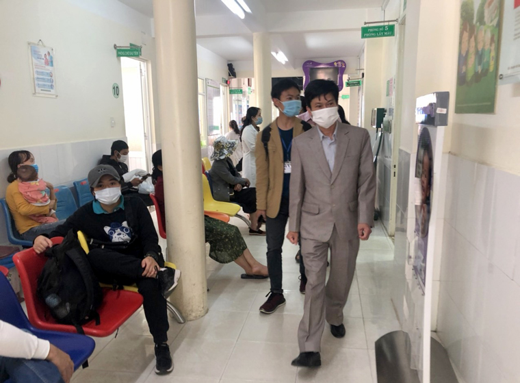 Giám đốc Sở Y tế Lâm Đồng Nguyễn Đức Thuận kiểm tra công tác phòng chống dịch Covid-19 tại Phòng khám Trung tâm Y khoa Pasteur Đà Lạt
