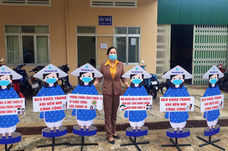Phụ nữ Bảo Lộc tích cực tham gia tuyên truyền bầu cử