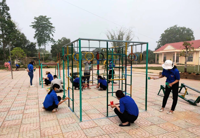 Các tổ chức Đoàn, Đội trong toàn huyện Đạ Tẻh đã xây dựng 11 điểm vui chơi tại địa bàn dân cư cho các em thiếu nhi