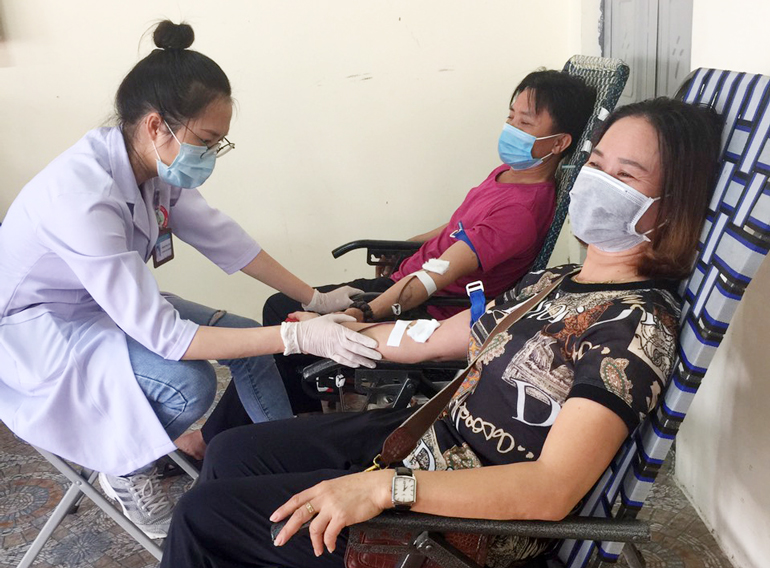 Bệnh viện Đa khoa Lâm Đồng tiếp nhận máu từ người tình nguyện ở Đạ Tẻh