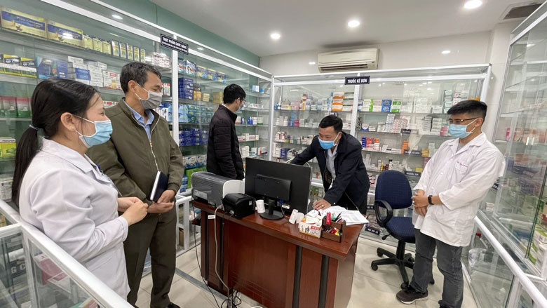 Sở Y tế Lâm Đồng kiểm tra việc cập nhật dữ liệu vào phần mềm kết nối liên thông “Cơ sở dữ liệu Dược Quốc gia” tại nhà thuốc của Phòng khám Phương Nam - Đà Lạt