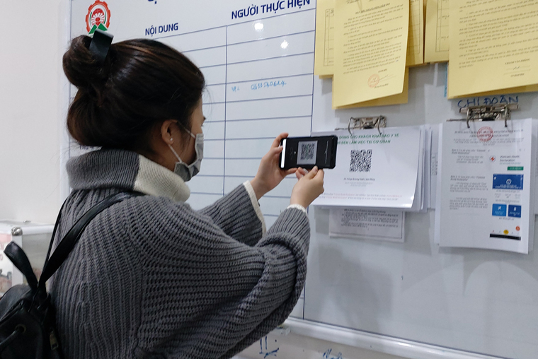Sở Thông tin và Truyền thông Lâm Đồng tổ chức hướng dẫn việc khai báo y tế bằng mã QR- Code