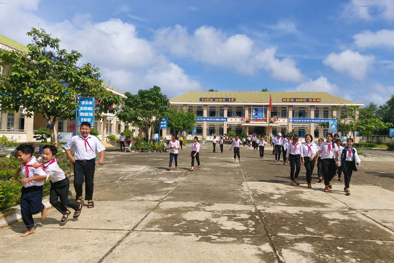 Cơ sở hạ tầng các trường học trên địa bàn huyện Cát Tiên được đầu tư khang trang. (Ảnh chụp trước thời điểm bùng phát dịch COVID-19 lần thứ tư). Ảnh: Hoàng Yên