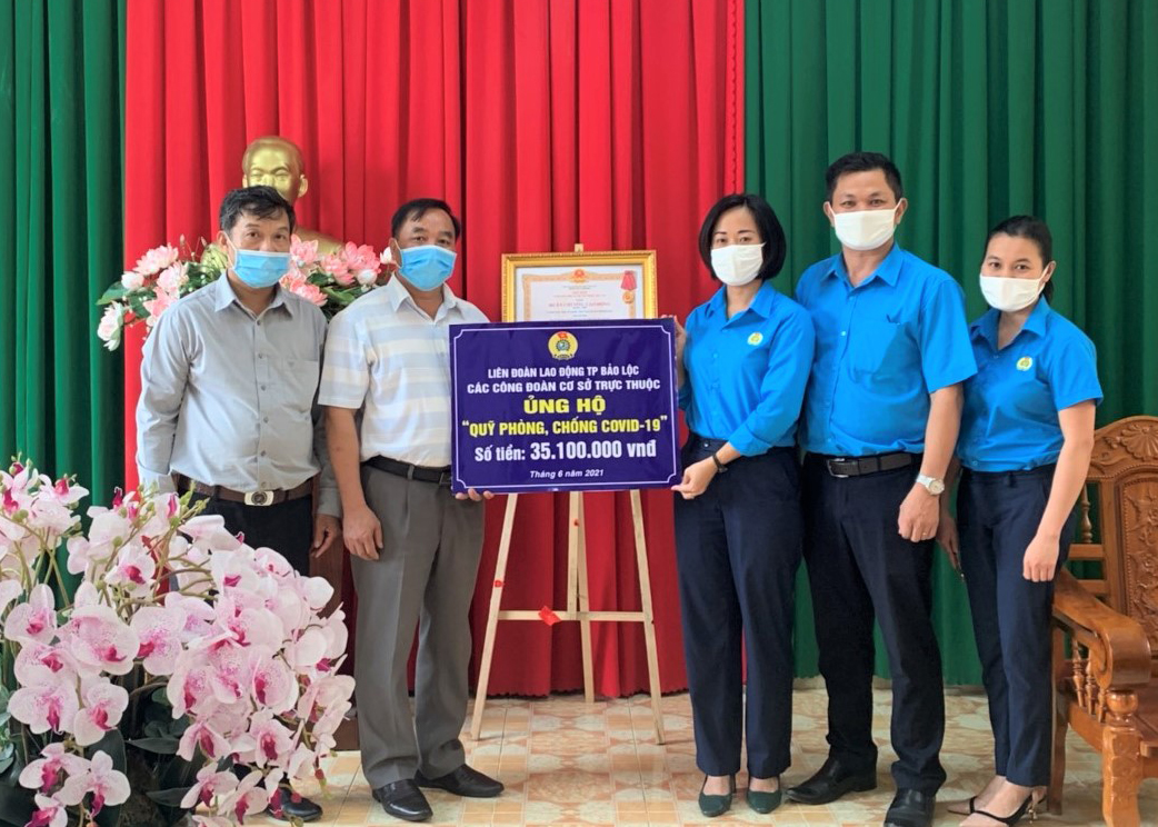 Ủy ban MTTQ Việt Nam TP Bảo Lộc tiếp nhận nguồn kinh phí đóng góp cho Quỹ phòng chống dịch Covid-19 từ Liên đoàn Lao động TP Bảo Lộc