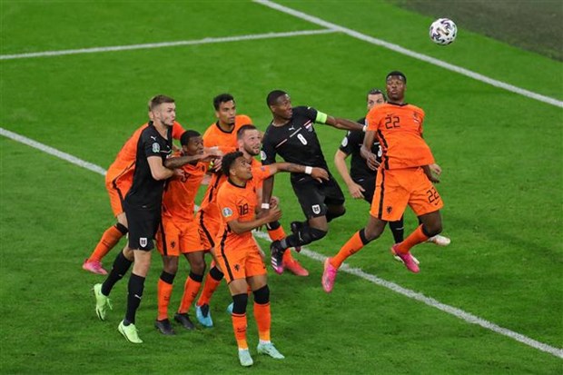 Đội tuyển Hà Lan (áo cam) là 1 trong 3 đội sớm đi tiếp sau 2 lượt trận, cùng với Bỉ và Italy.