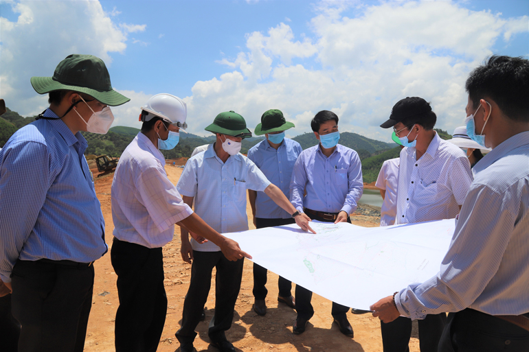 Chủ tịch UBND tỉnh Lâm Đồng Trần Văn Hiệp cùng đoàn công tác kiểm tra thực địa tại Dự án hồ chứa nước Đạ Sị (xã Tiên Hoàng, huyện Cát Tiên)