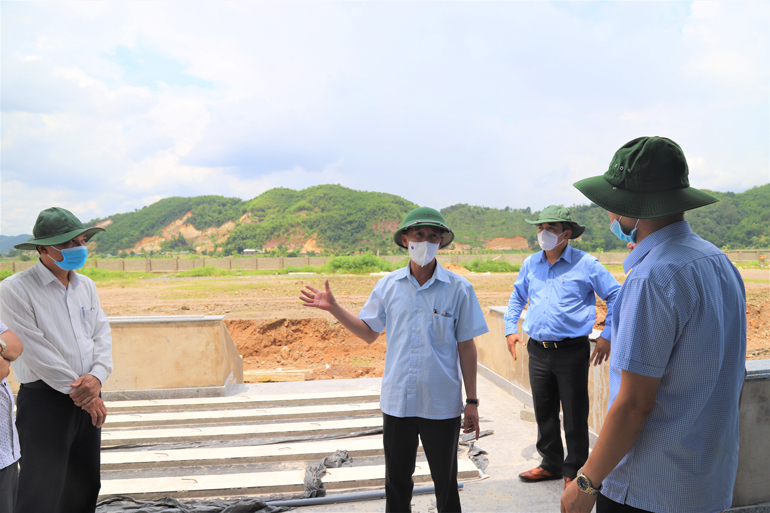 Chủ tịch UBND tỉnh Lâm Đồng Trần Văn Hiệp cùng đoàn công tác kiểm tra Dự án Trung tâm Văn hóa Thể thao huyện Cát Tiên