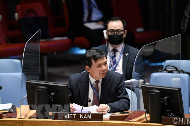 Đại sứ, Trưởng phái đoàn Việt Nam Đặng Đình Quý tại phiên họp.