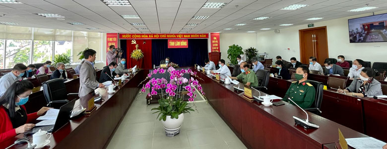 Giám đốc Sở Y tế Lâm Đồng phát biểu tại hội nghị trực tuyến phòng chống dịch Covid-19 của UBND tỉnh ngày 21/6