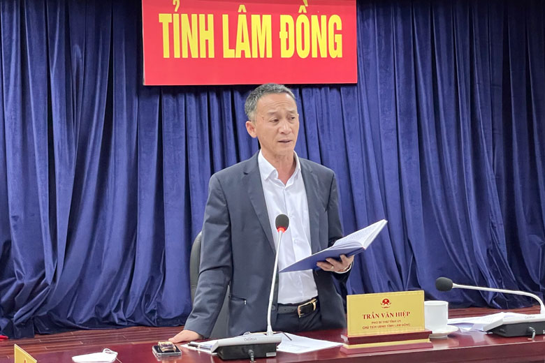Chủ tịch UBND tỉnh Lâm Đồng Trần Văn Hiệp phát biểu chỉ tại cuộc họp Ban Chỉ đạo phòng chống dịch Covid-19 tỉnh