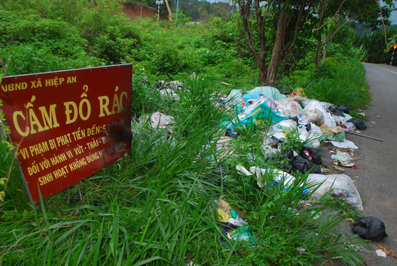 Nhiều bãi rác tự phát gây ô nhiễm môi trường