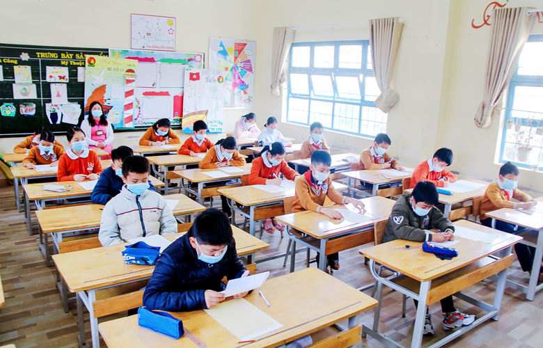 Kiểm tra kết thúc năm học 2020-2021 của HS lớp 5 trong điều kiện phòng, chống dịch COVID-19 (tại Trường Tiểu học Hùng Vương, Đà Lạt)