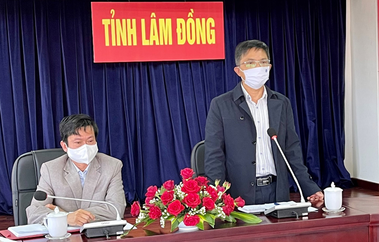 Ông Đặng Trí Dũng – Phó Chủ tịch UBND tỉnh Lâm Đồng phát biểu động viên toàn ngành y tế tại hội nghị