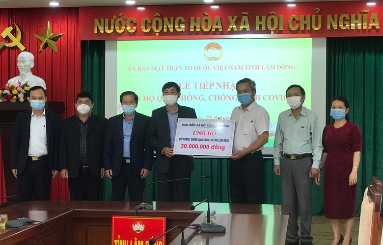 Ủy ban MTTQ Việt Nam tỉnh tiếp nhận tấm lòng hảo tâm từ các đơn vị, doanh nghiệp, người dân chung tay phòng chống dịch Covid-19