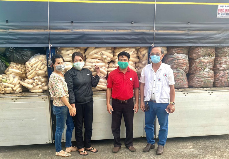 Bảo Lộc: Trao tặng gần 40 tấn nông sản giúp người dân các vùng dịch