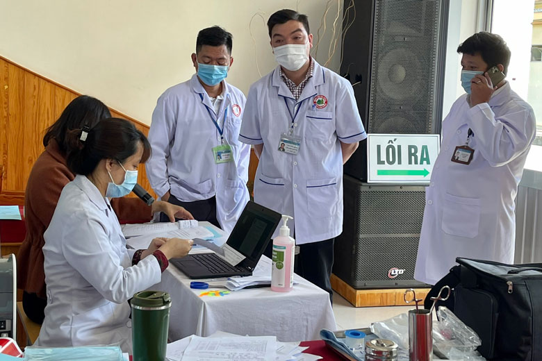 Bệnh viện Đa khoa Lâm Đồng đảm bảo an toàn thông tin trong tổ chức tiêm vắc xin Covid-19 đợt 2, cập nhật phần mềm quản lý hồ sơ sức khỏe điện tử