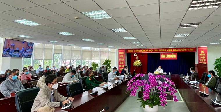 Tại điểm cầu Lâm Đồng, tuyến tỉnh có BSCKII Trịnh Văn Quyết – Phó Giám đốc Sở Y tế tỉnh chủ trì hội nghị