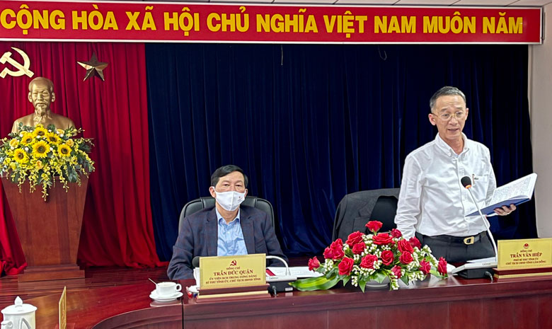 Chủ tịch UBND tỉnh Lâm Đồng phát biểu kết luận cuộc họp
