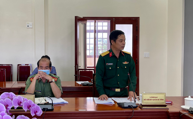 Đại tá Nguyễn Bình Sơn – Chỉ huy trưởng Bộ Chỉ huy Quân sự tỉnh phát biểu về công tác tổ chức chiến dịch tiêm chủng, đặc biệt là thiết lập hệ thống dây chuyền lạnh để bảo quản vắc xin