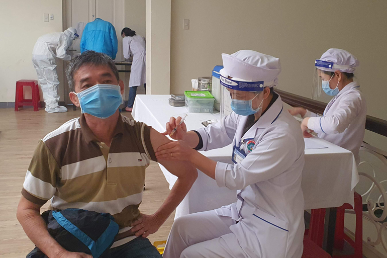 Hơn 400 lái xe, phụ xe tại Đà Lạt được tiêm vắc xin trong đợt này