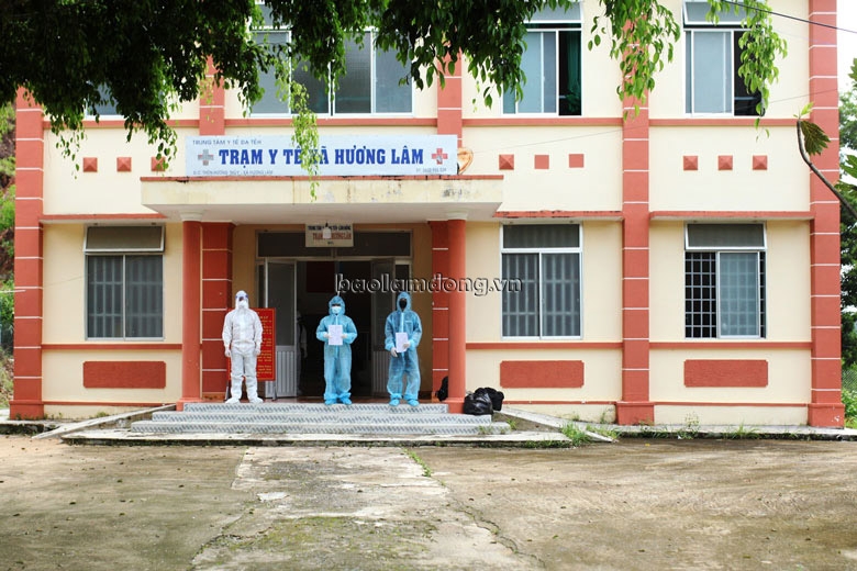 Ban Chỉ đạo phòng chống dịch Covid-19 huyện Đạ Tẻh đã làm thủ tục cho xuất viện 2 bệnh nhân hoàn thành thời gian cách ly và được điều trị khỏi Covid-19