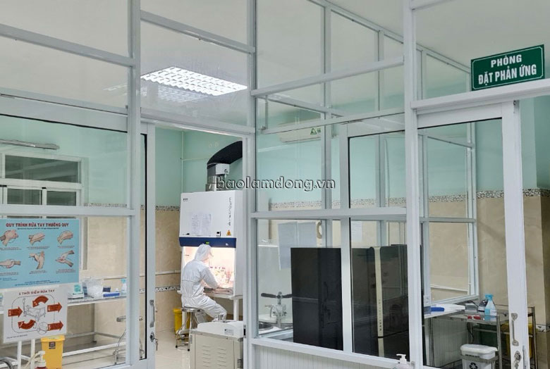 Phòng xét nghiệm SARS-CoV-2 tại Bệnh viện II Lâm Đồng
