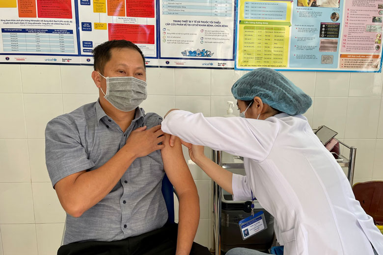 Tiêm vắc xin phòng Covid-19 tại Trung tâm Kiểm soát Bệnh tật Lâm Đồng