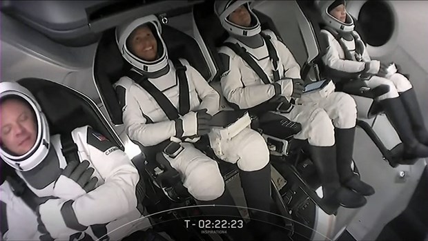 Bốn phi hành gia không chuyên tham gia chuyến bay vào vũ trụ của Tập đoàn Space X. 