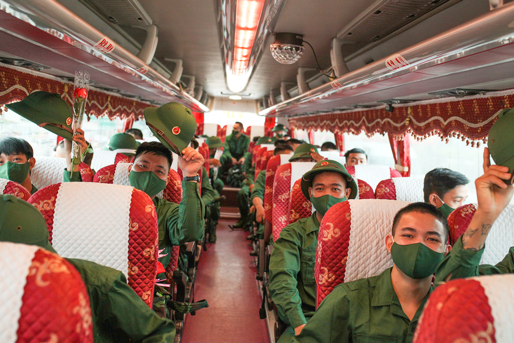 75 thanh niên ưu tú huyện Cát Tiên hăng hái lên đường nhập ngũ, tham gia bảo vệ Tổ quốc