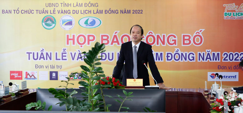 Ông Nguyễn Viết Vân - Giám đốc Sở Văn hóa Thể thao và Du lịch tỉnh Lâm Đồng, chủ trì cuộc họp báo 