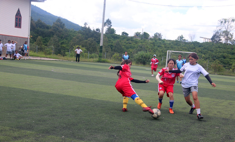 Đam Rông tổ chức giải bóng đá mini nữ