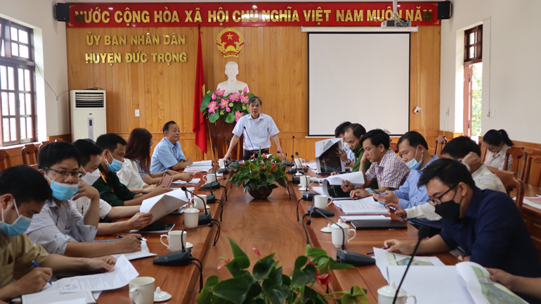 Ông Nguyễn Văn Cường - Chủ tịch UBND huyện Đức Trọng, phát biểu tại hội nghị