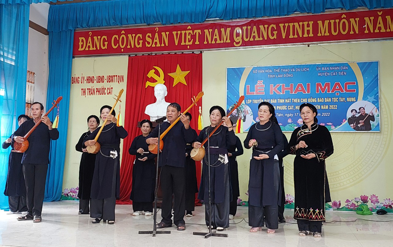 Cát Tiên: Mở lớp truyền dạy hát then, đàn tính của dân tộc Tày, Nùng