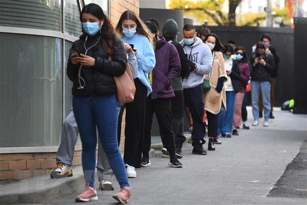 Người dân đeo khẩu trang phòng lây nhiễm COVID-19 tại Melbourne, Australia