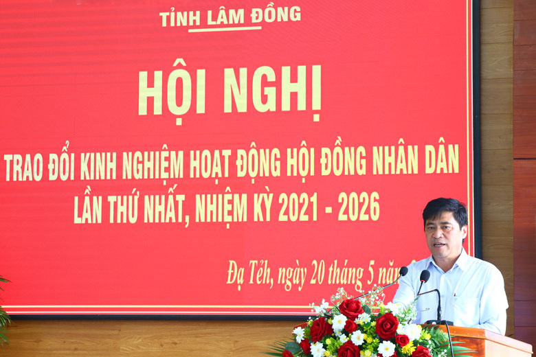 Đồng chí Nguyễn Văn Tới - Phó Chủ tịch HĐND TP Đà Lạt tham gia góp ý tại hội nghị