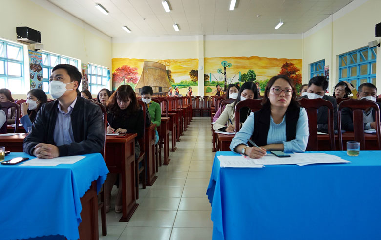 Cán bộ quản lý, giáo viên tại điểm cầu thành phố Đà Lạt