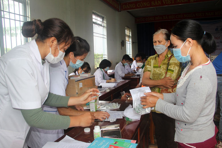 Khám bệnh, phát thuốc miễn phí cho gần 250 người dân tại Lâm Hà
