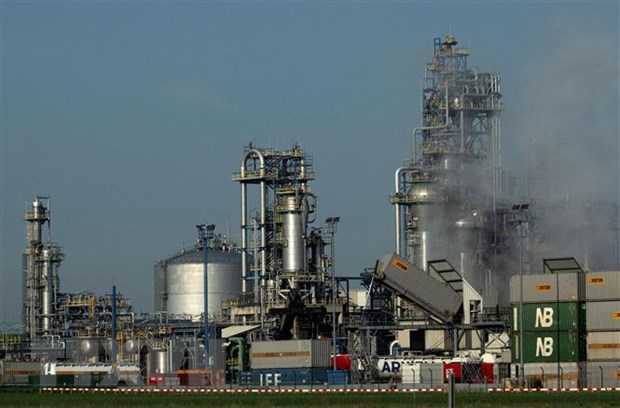 Toàn cảnh nhà máy lọc dầu OMV lớn nhất của Áo ở Schwechat, gần Vienna