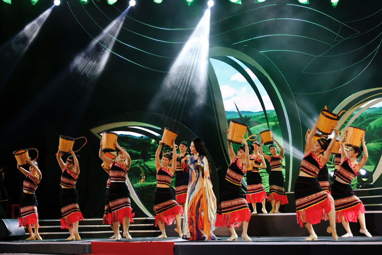 Tuần Văn hóa Trà - Tơ lụa Bảo Lộc là sự kiện thu hút nhiều du khách đến tham quan