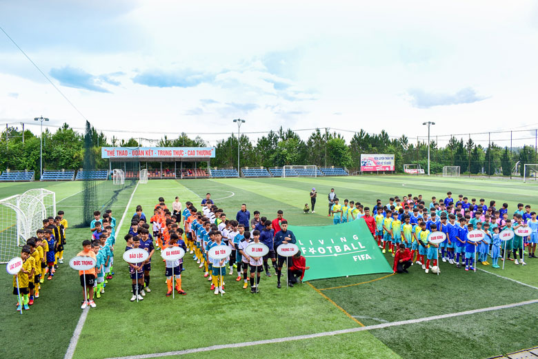 12 đội tranh tài Giải bóng đá 7 người Thiếu niên U13 Lâm Đồng năm 2022