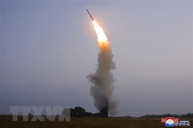 Hình ảnh một vụ Triều Tiên phóng thử tên lửa phòng không mới.