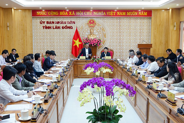 Chủ tịch UBND tỉnh Trần Văn Hiệp phát biểu quán triệt tại Hội nghị Ban chỉ đạo Kỳ thi tốt nghiệp THPT Lâm Đồng năm 2022