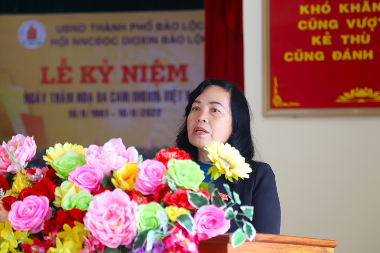 Bà Hoàng Thị Thu Hồng - Chủ tịch Hội Nạn nhân chất độc Da cam/Dioxin tỉnh Lâm Đồng phát biểu tại kỷ niệm