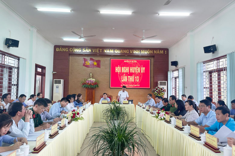 Quang cảnh Hội nghị Huyện uỷ Đạ Tẻh lần thứ 13