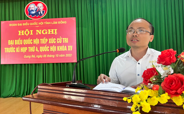 Ông Trần Đức Công - Chủ tịch UBND huyện Di Linh giải trình một số vấn đề cử tri quan tâm