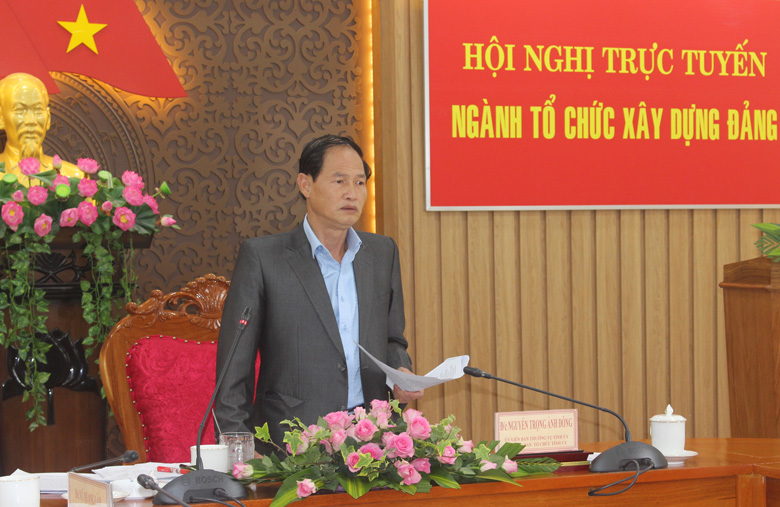 Đồng chí Nguyễn Trọng Ánh Đông - Ủy viên Ban Thường vụ Tỉnh ủy, Trưởng Ban Tổ chức Tỉnh ủy phát biểu chỉ đạo tại hội nghị